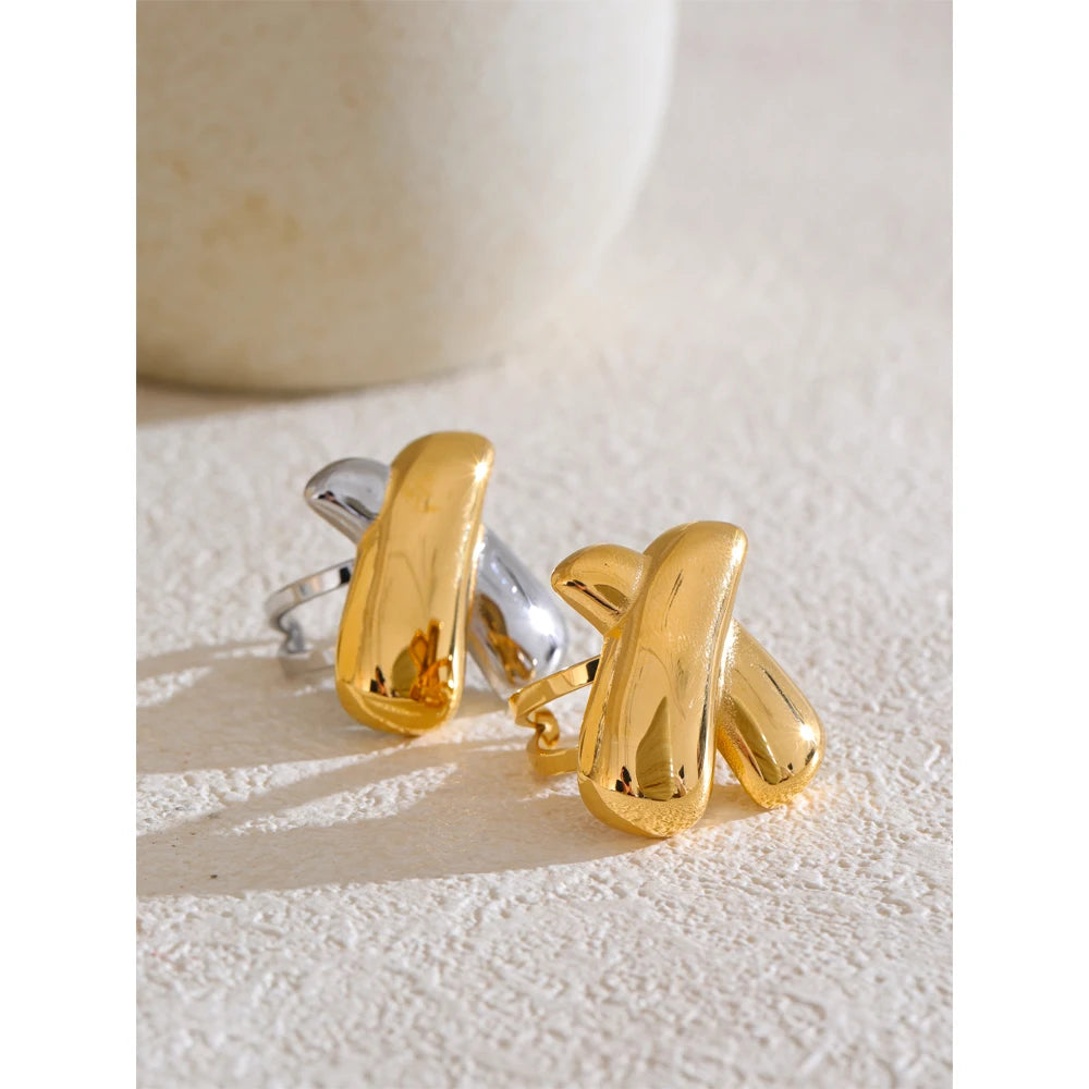 Anel Elegante com Textura Exclusiva Banhado a Ouro 18k