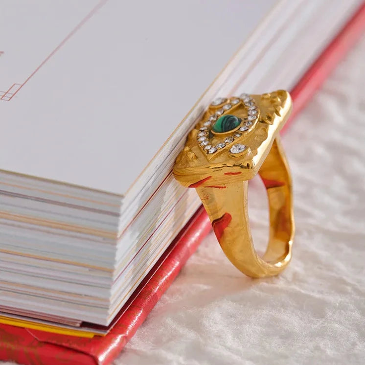 Anel Olho com Pedra Verde Banhado a Ouro 18k