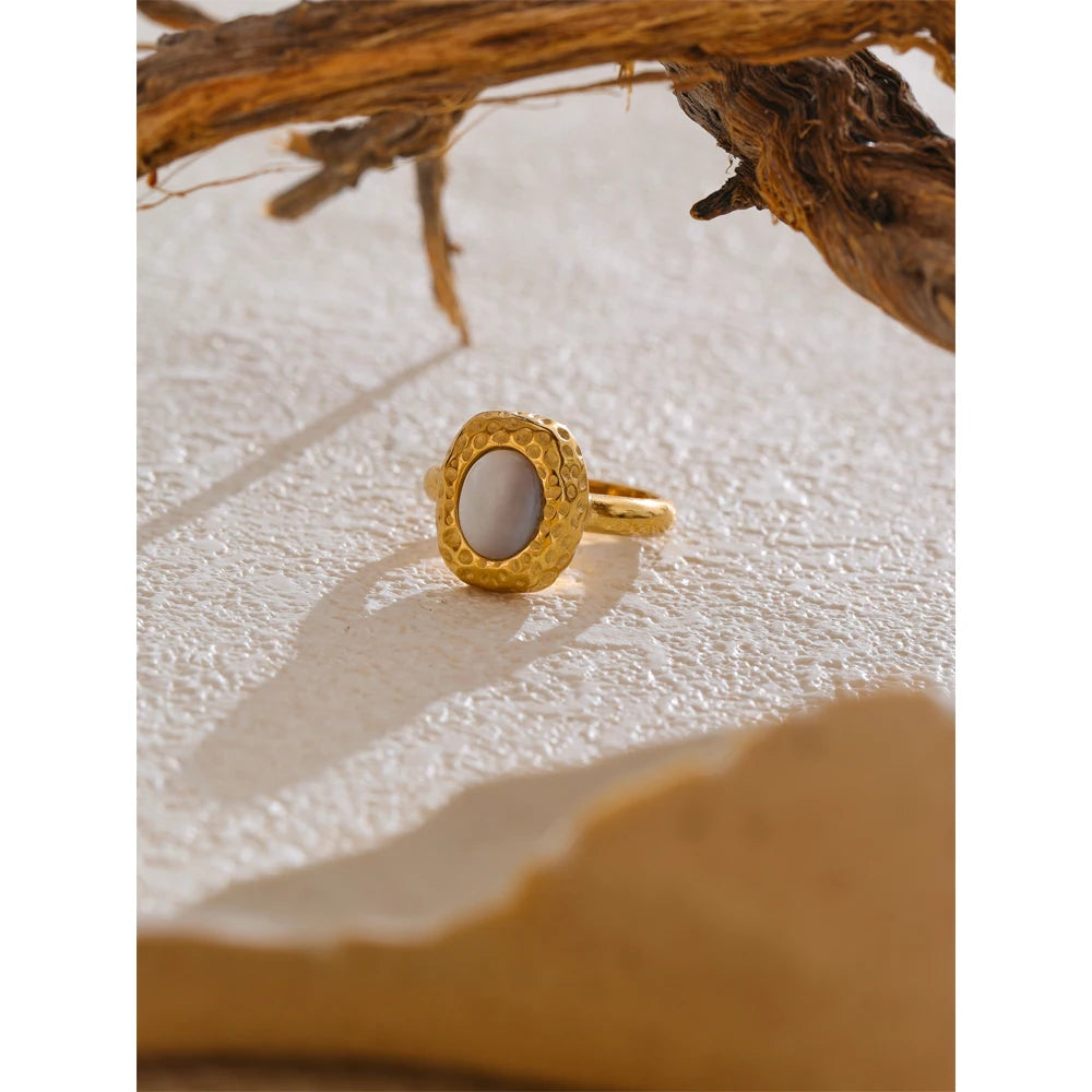 Anel Geométrico de Concha Natural Banhado a Ouro 18k