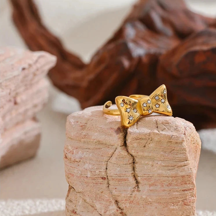 Anel de Laços com Zircônias Banhado a Ouro 18k