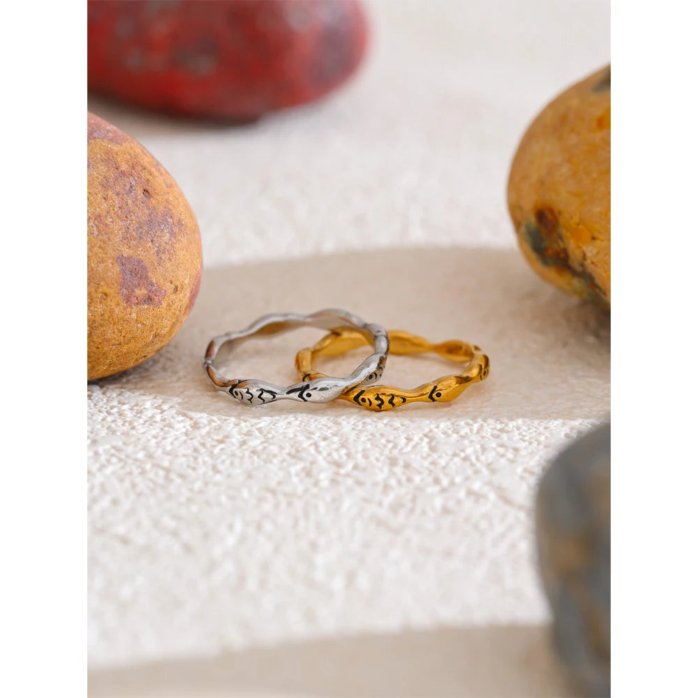 Anel Minimalista de Peixe Banhado a Ouro 18k
