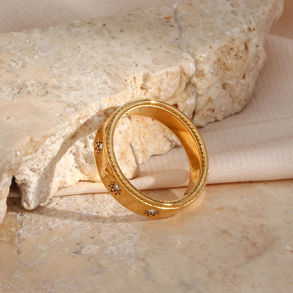 Joias de aço inoxidável da moda para mulheres banhadas a ouro 18K à prova d'água cristal transparente zircão estrela anéis de ouro para mulheres