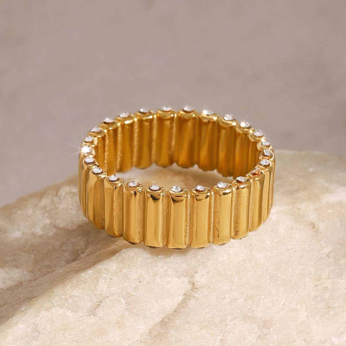 Anel Elegante Banhado a Ouro com Zircão para Mulheres