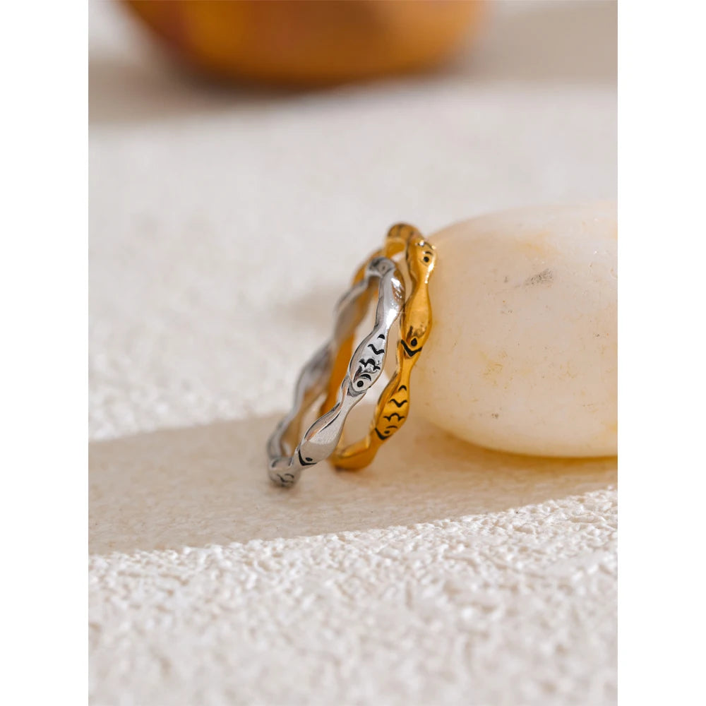 Anel Minimalista de Peixe Banhado a Ouro 18k