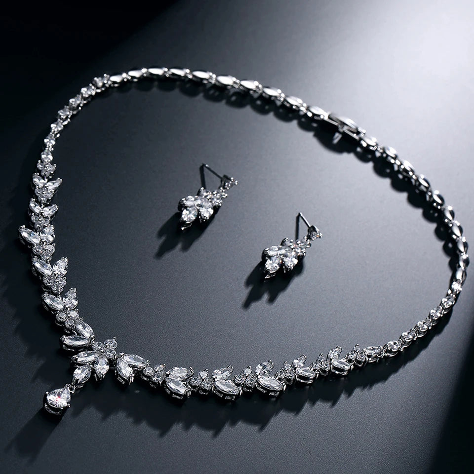 Conjunto Brincos, Pulseira e Colar Cravejado com Zircônia