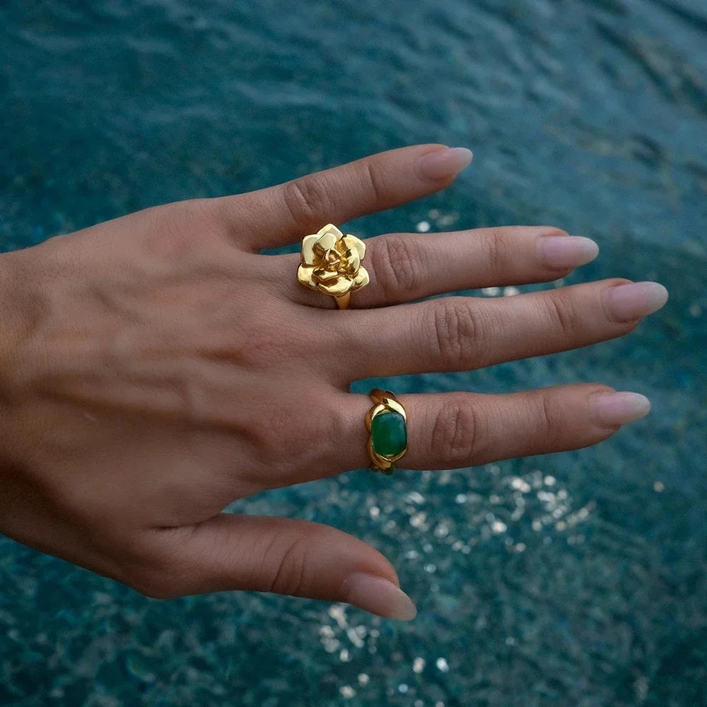 Anel Luxuoso Camélia 3D Banhado a Ouro