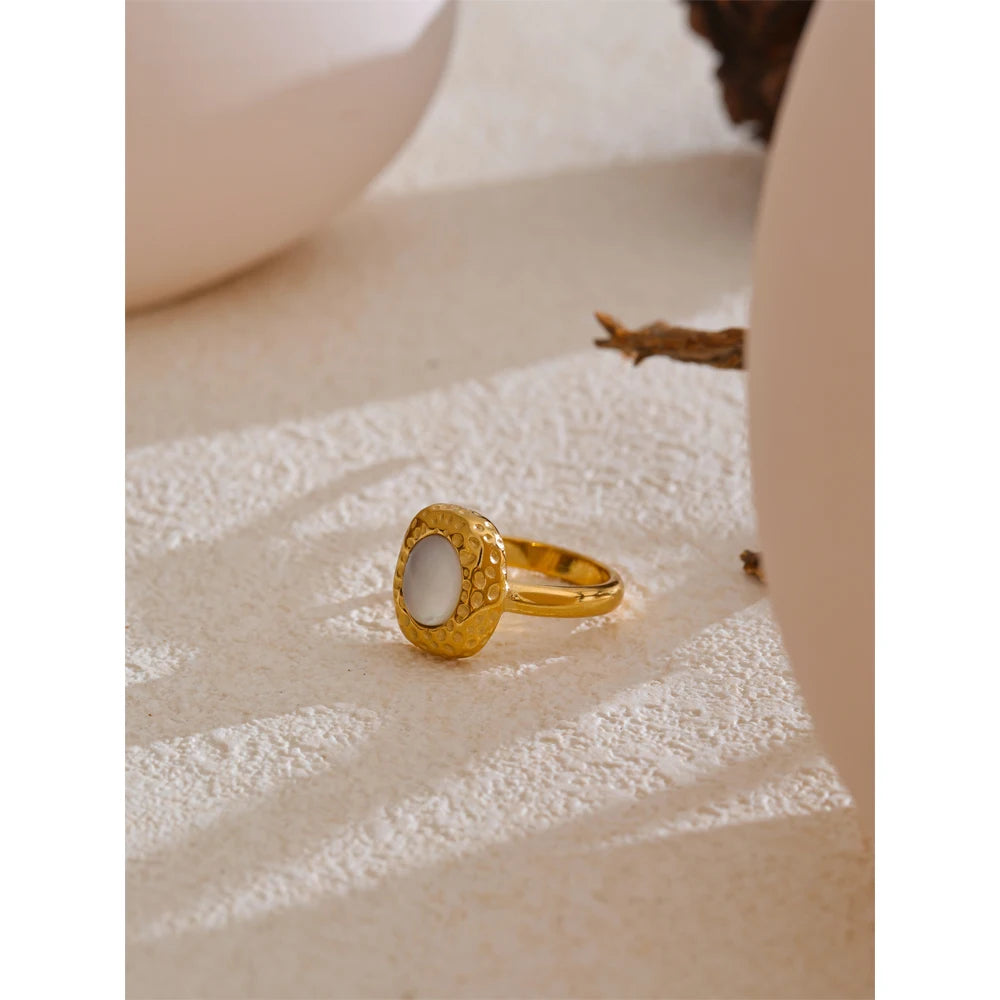 Anel Geométrico de Concha Natural Banhado a Ouro 18k