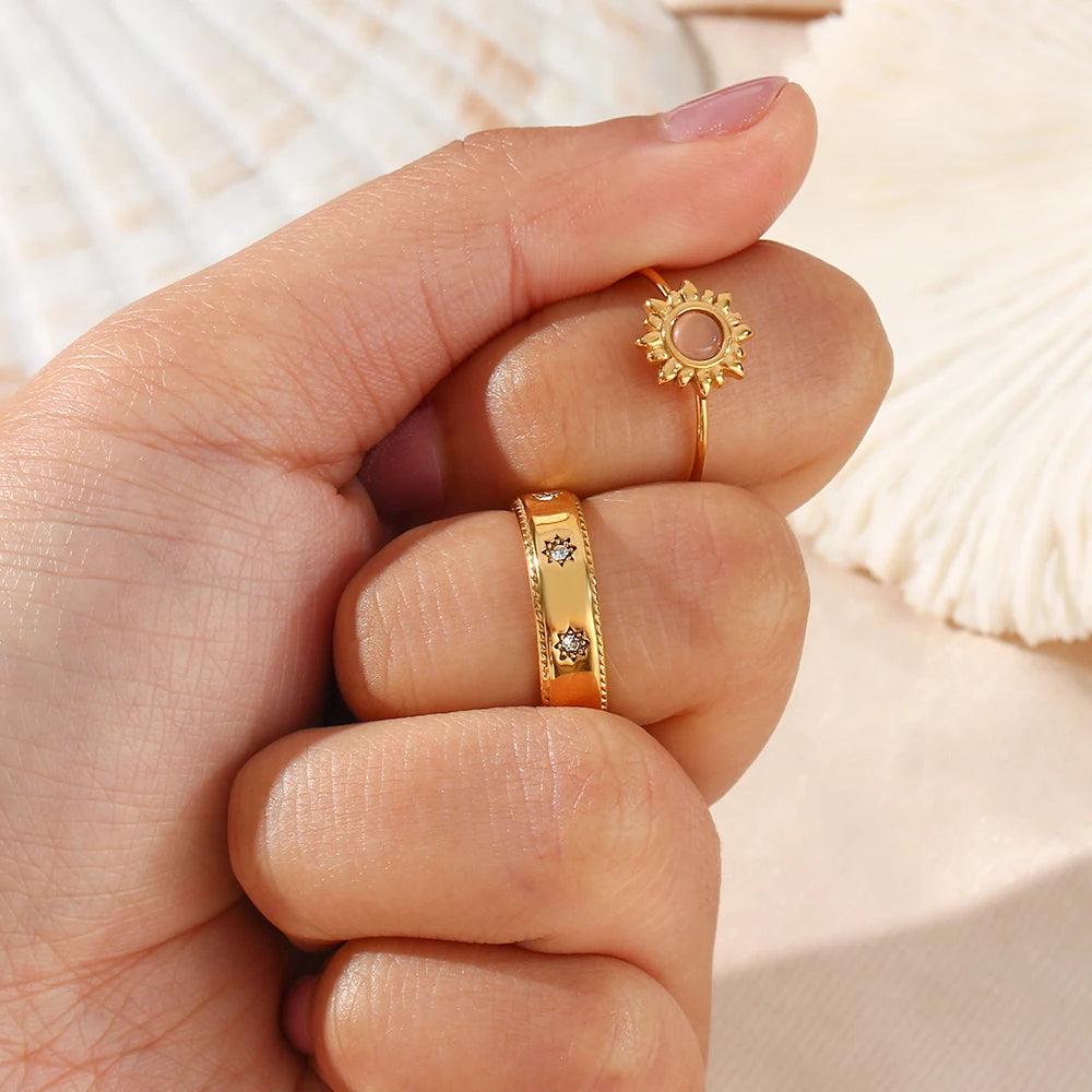 Joias de aço inoxidável da moda para mulheres banhadas a ouro 18K à prova d'água cristal transparente zircão estrela anéis de ouro para mulheres