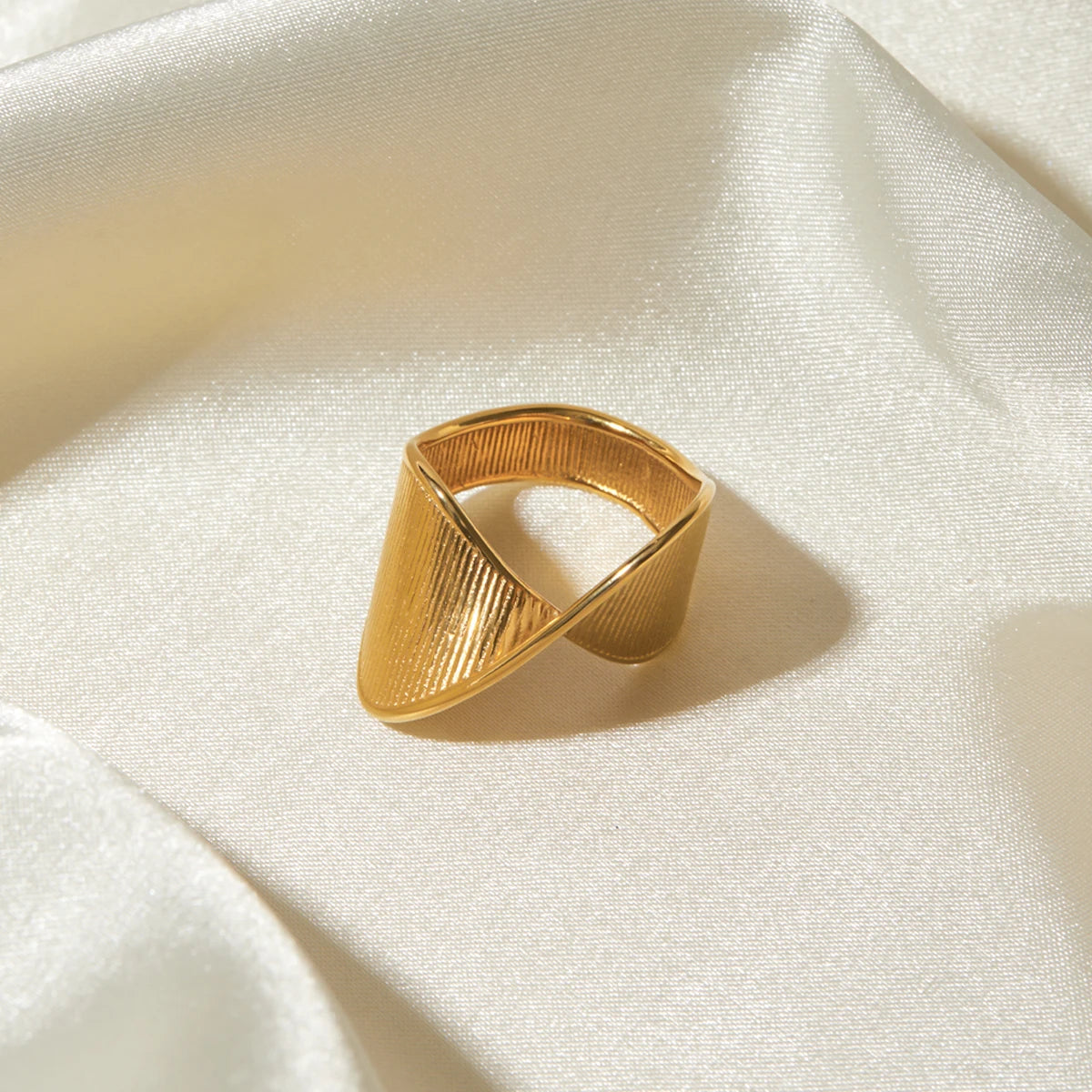 Youthway-Anéis geométricos texturizados de aço inoxidável para mulheres, metal texturizado dourado, chapeado 18 K, joias da moda, presente feminino