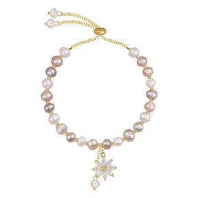 Pulseira com Pérolas e Pingente de Flor