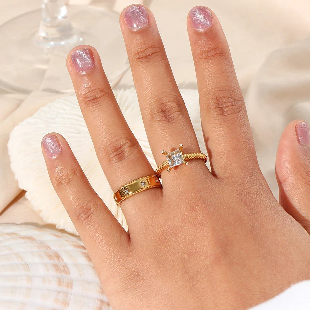 Joias de aço inoxidável da moda para mulheres banhadas a ouro 18K à prova d'água cristal transparente zircão estrela anéis de ouro para mulheres