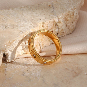 Joias de aço inoxidável da moda para mulheres banhadas a ouro 18K à prova d'água cristal transparente zircão estrela anéis de ouro para mulheres