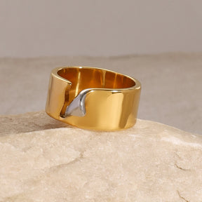 Anel Unissex Banhado a Ouro com Design Irregular