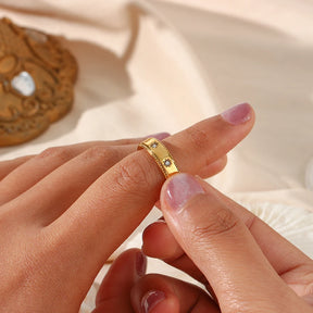 Joias de aço inoxidável da moda para mulheres banhadas a ouro 18K à prova d'água cristal transparente zircão estrela anéis de ouro para mulheres